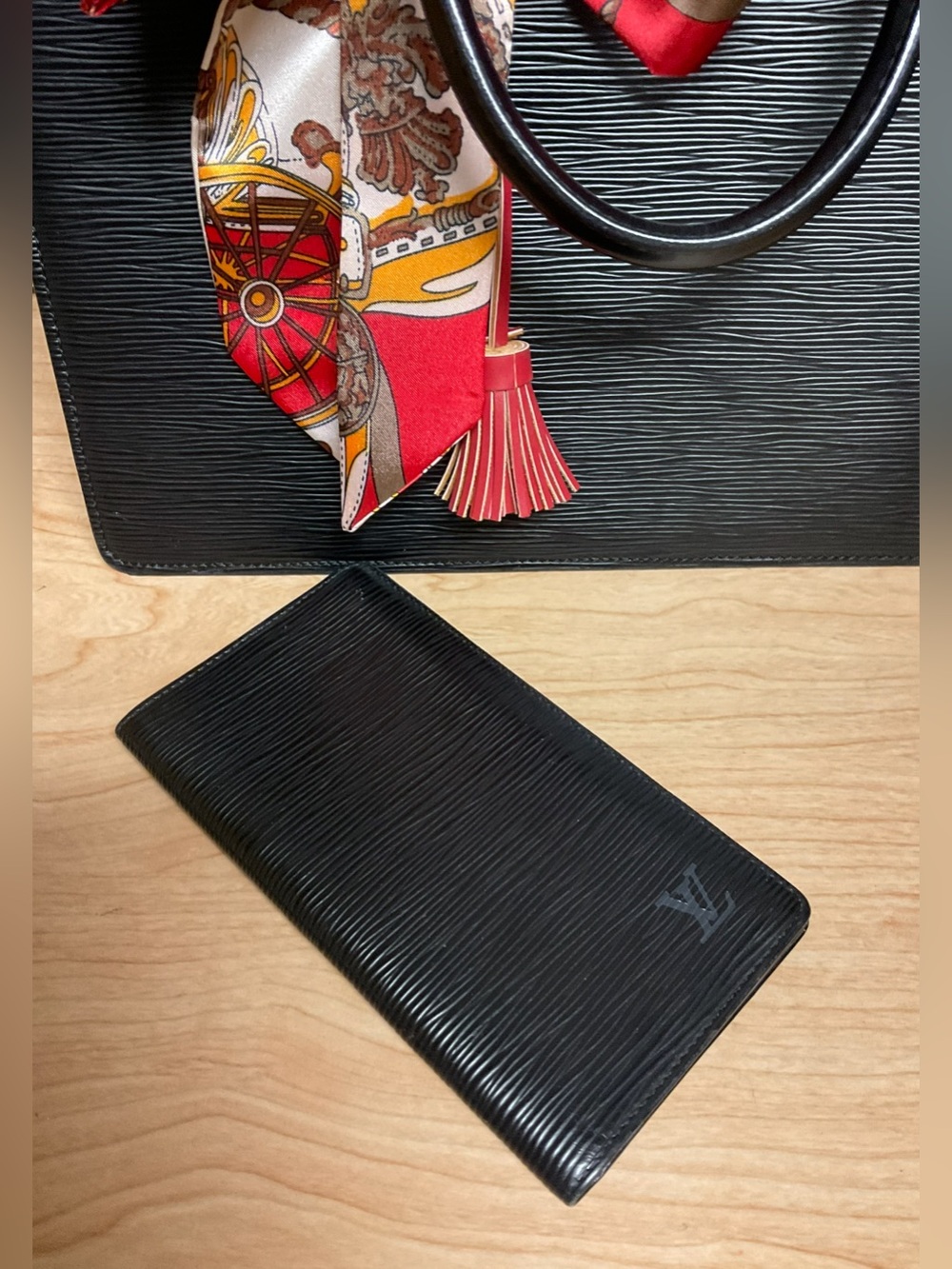 ✅LOUIS VUITTON Black Epi Leather Bag
AUTHENTIC SET - Picture 13 of 16